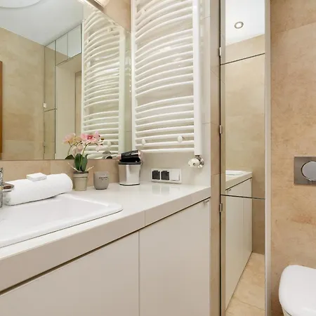 Centrum Krakowa Piekny Z Balkonem By Rent Like クラクフ